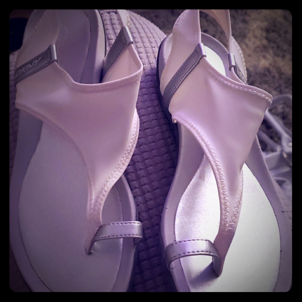 DKNY Sandles